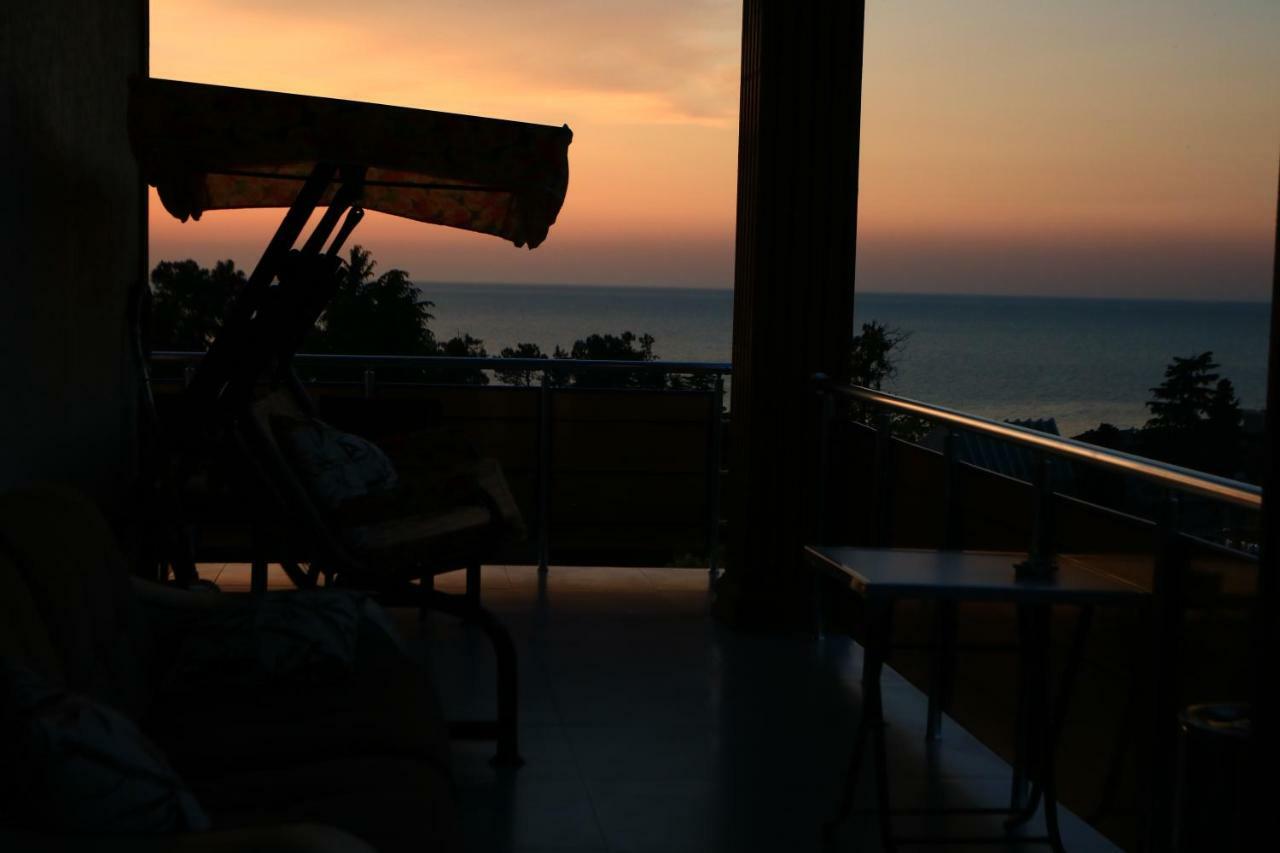 Rainbow Rooms Apart Hotel มาคินจอรี ภายนอก รูปภาพ