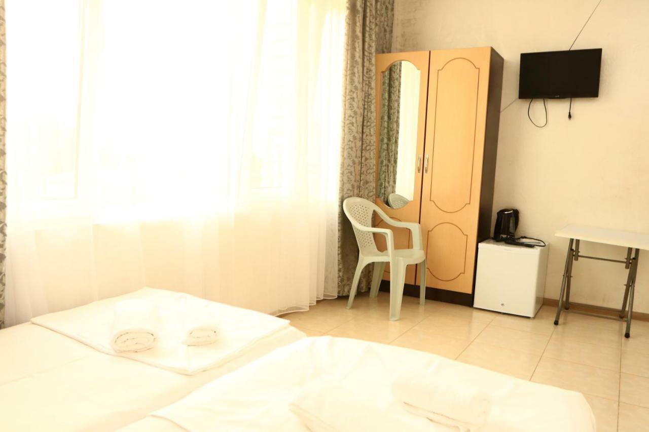Rainbow Rooms Apart Hotel มาคินจอรี ภายนอก รูปภาพ