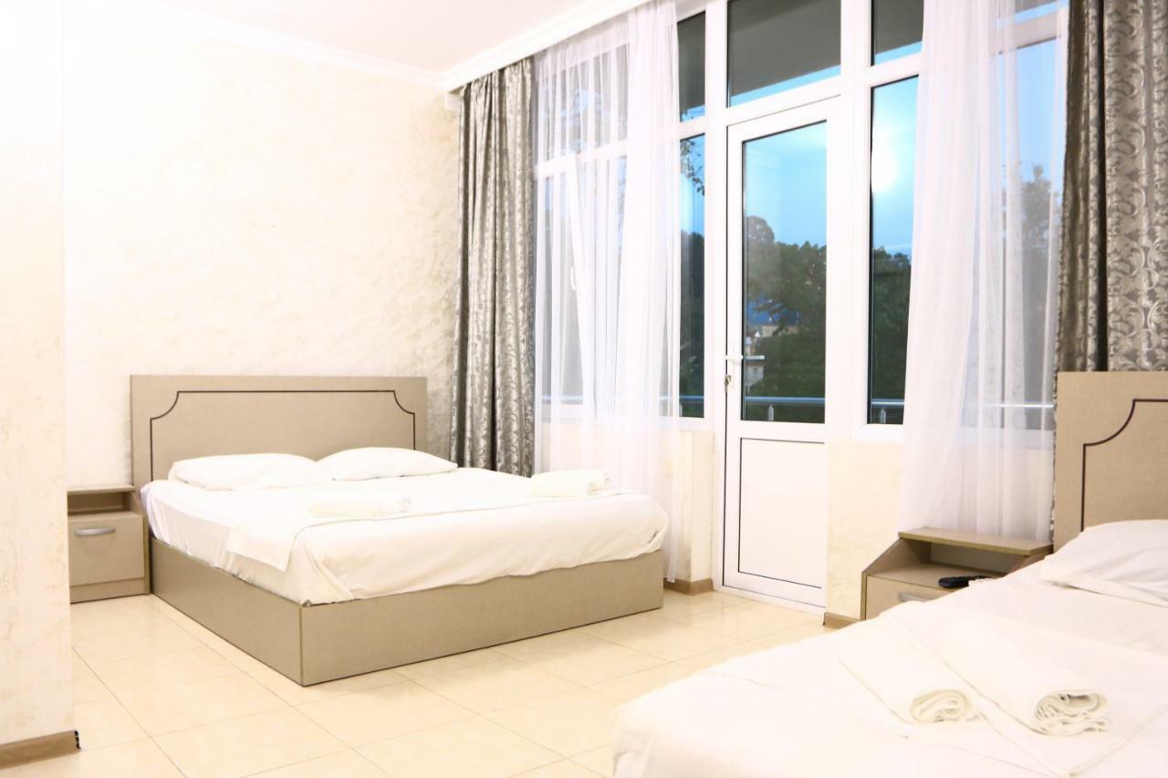 Rainbow Rooms Apart Hotel มาคินจอรี ภายนอก รูปภาพ